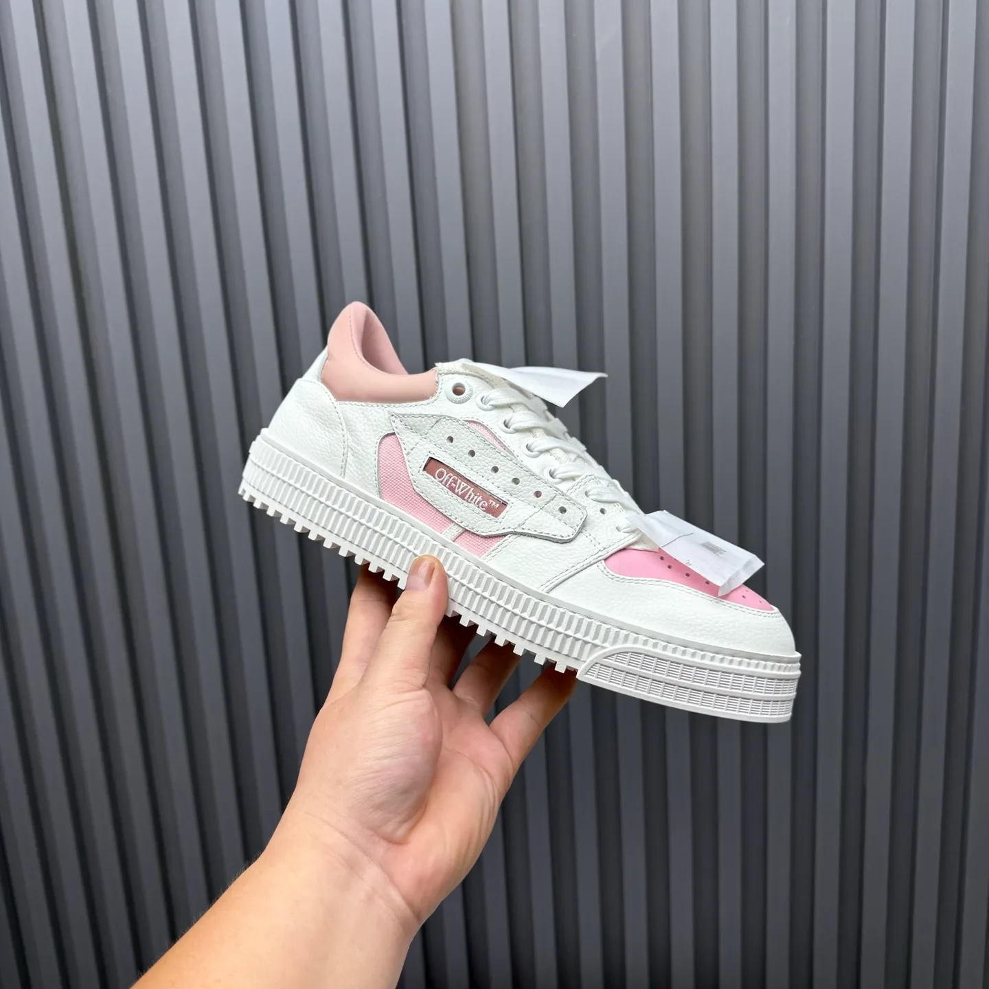 Men's shoes💰680 OFF WHITE ⚡️Couple style⚡️The latest spring style street casual shoes, released with the highest quality version on the market👊Series original mold opening, original lasting, production technology 1:1 original version➰🔜The best choice for more and more celebrities and Internet celebrities🔸In the classics Changes in the code🔸Innovate in the trend🔸Strive to break away from the shackles of bad street design🔝Although he is not the originator of fashion design, he is definitely a shining dark horse in avant-garde design🐴🆙Do not follow the trend🔅Not universal beauty🔅 Fabric💯First-layer cowhide Lining💯Imported skin-friendly and environmentally friendly polyester mesh Foot pads💯Original molded high-elastic environmentally friendly molding pads Midsole💯Made with original last-last technology Outsole💯Rubber outsole Packaging💯Official website synchronizes full set of packaging (brand wrapping paper, brand certificate, brand cloth bag) Code numbers 35-44, 45 46 Customized